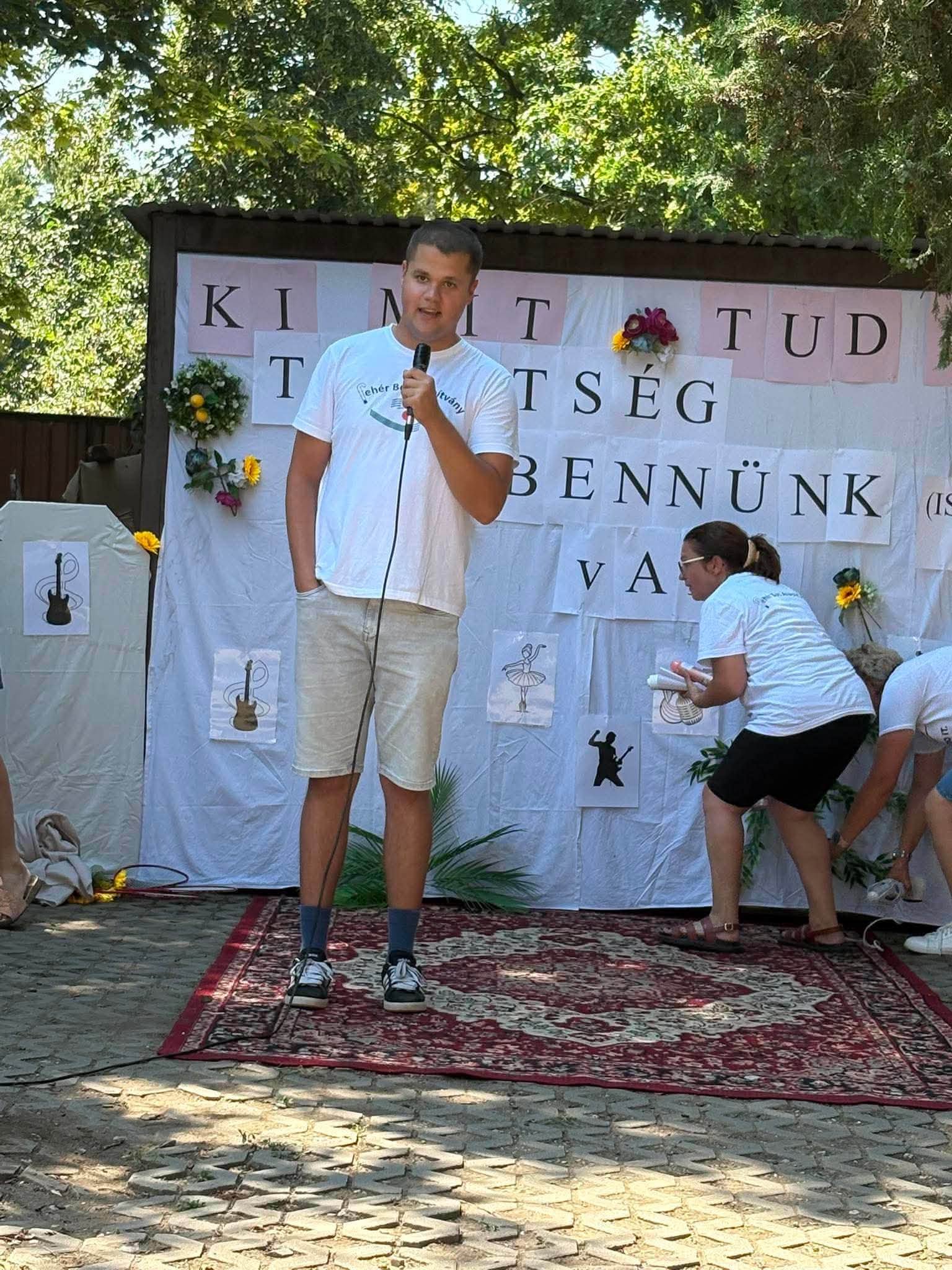 Ki mit tud